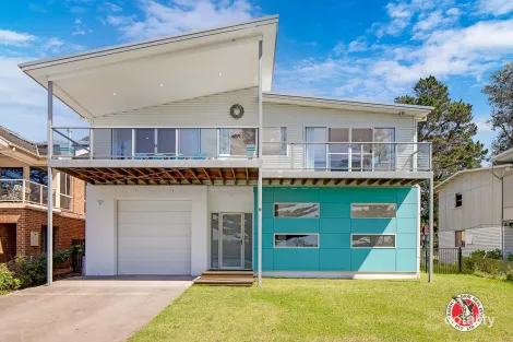 33 Coronation Dr, Broulee, NSW 2537