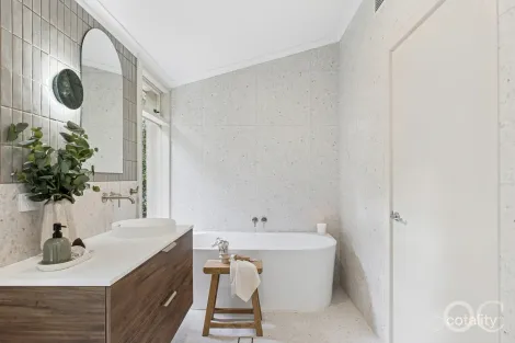 Property photo of 8 Rostrevor Road Stirling SA 5152