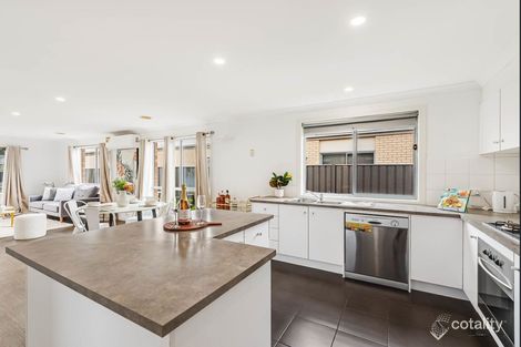 Property photo of 2 Raby Place Deer Park VIC 3023