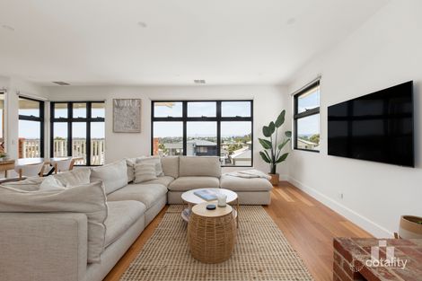 Property photo of 14 Elderfield Circuit Doreen VIC 3754