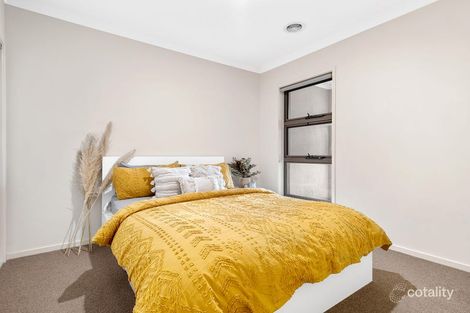 Property photo of 9 Comtois Lane Clyde North VIC 3978