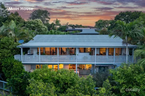 Property photo of 8 Bulgoon Crescent Ocean Shores NSW 2483