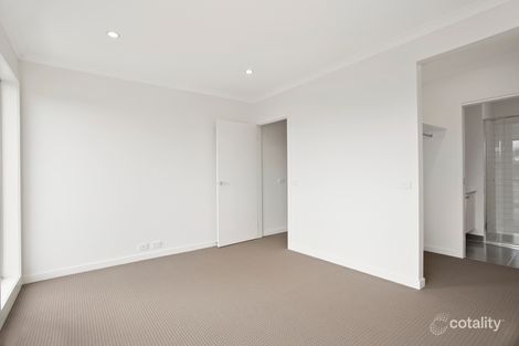 Property photo of 10 Heffernan Walk Heidelberg Heights VIC 3081