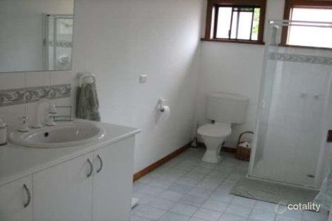 Property photo of 18 Fairway Avenue Mount Waverley VIC 3149