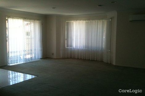 Property photo of 2/30 Kenny Drive Labrador QLD 4215