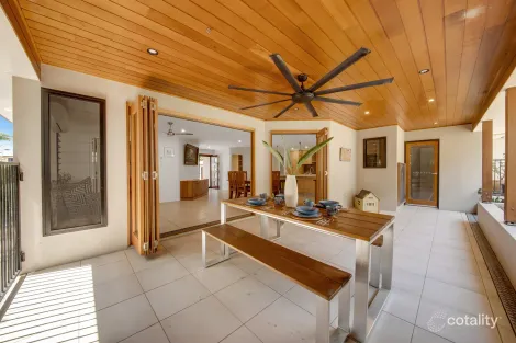 Property photo of 14 Lighthouse Drive Boyne Island QLD 4680
