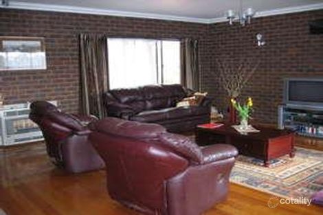 Property photo of 18 Orton Rise Endeavour Hills VIC 3802