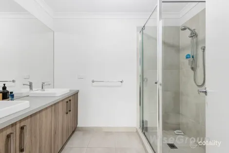 Property photo of 4 Helensburch Passage Cranbourne West VIC 3977