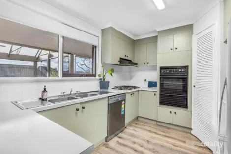 Property photo of 4 Rees Road Sunbury VIC 3429