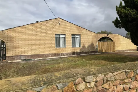 5 North Rd, Castletown, WA 6450