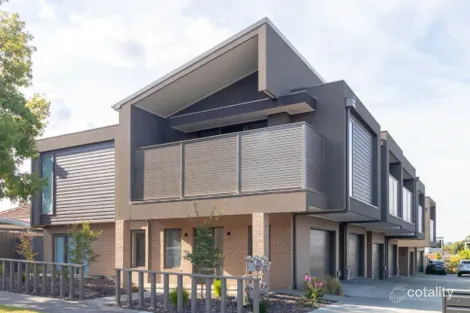 Property photo of 2 Barnsley Close Lilydale VIC 3140