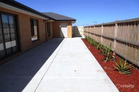Property photo of 10 Allan Court Truganina VIC 3029
