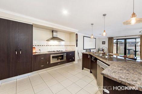 Property photo of 18 Braeside Walk Caroline Springs VIC 3023