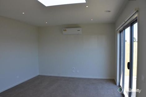 Property photo of 26 Woodright Circuit Cranbourne VIC 3977
