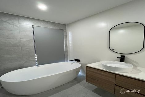 Property photo of 18 Carinya Road Girraween NSW 2145