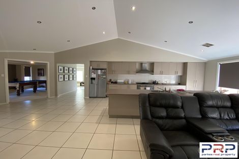 Property photo of 5 Cedar Crescent Parkes NSW 2870