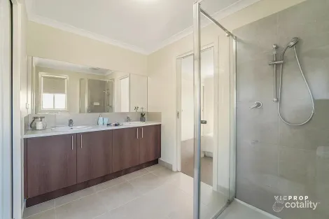 Property photo of 15 Seabird Drive Point Cook VIC 3030