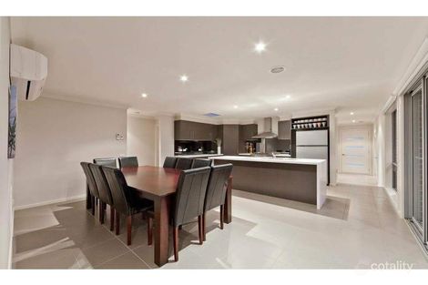 Property photo of 32 Pitfield Avenue Cranbourne East VIC 3977