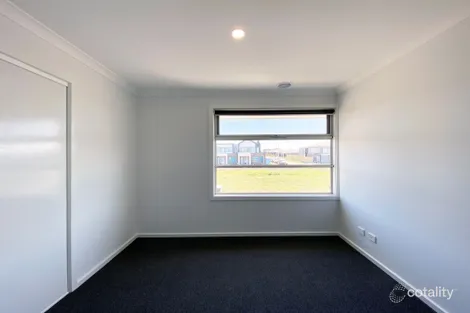 Property photo of 13 Bunurong Avenue Wollert VIC 3750