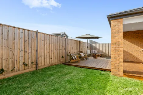 Property photo of 14 Chateau Way Mount Duneed VIC 3217