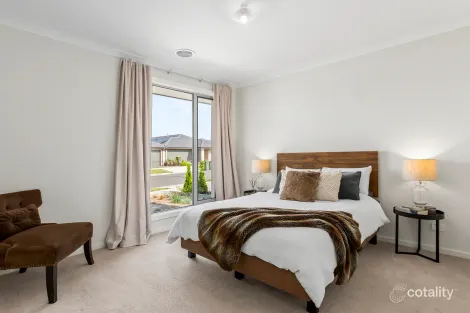 Property photo of 14 Chateau Way Mount Duneed VIC 3217