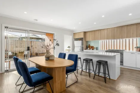 Property photo of 14 Chateau Way Mount Duneed VIC 3217