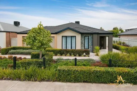 22 Broad Oak Dr, Cranbourne East, VIC 3977