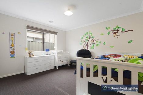 Property photo of 9 Wagner Close Cranbourne East VIC 3977