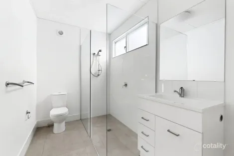 Property photo of 33 Hibiscus Avenue Redcliffe QLD 4020
