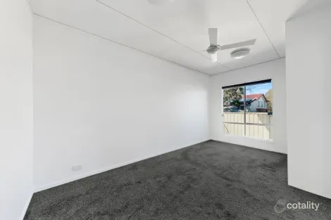 Property photo of 33 Hibiscus Avenue Redcliffe QLD 4020