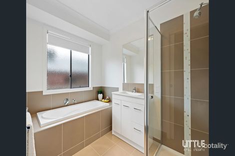 Property photo of 11 Dampiera Avenue Wallan VIC 3756