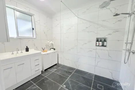 Property photo of 32 Railway Terrace Crows Nest QLD 4355