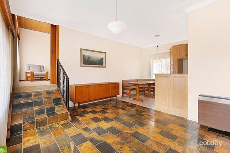 Property photo of 19 Leigh Crescent Unanderra NSW 2526