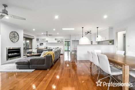 Property photo of 3 Tiverton Circuit Mooroolbark VIC 3138