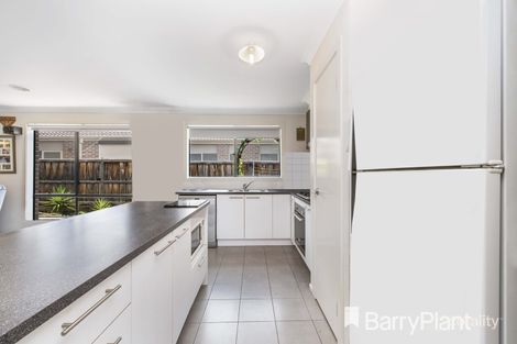 Property photo of 3 Nardoo Place Brookfield VIC 3338