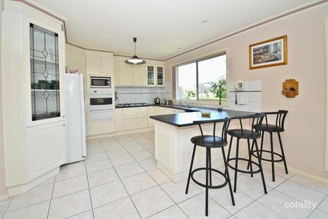 Property photo of 2 Lily Drive Sydenham VIC 3037