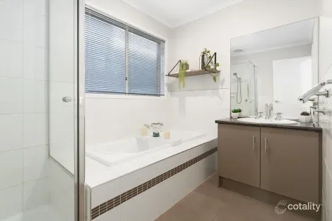 Property photo of 10 Sanja Court Grovedale VIC 3216