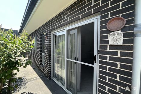 35 Mahoney Dr, Campbelltown, NSW 2560