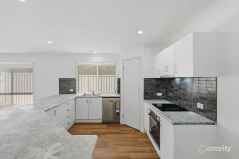 Property photo of 18 Hyde Place Forest Lake QLD 4078