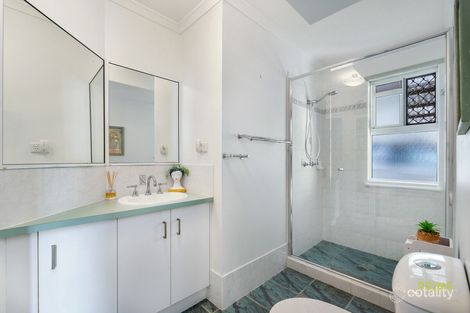 Property photo of 6 Bowerbird Avenue Eli Waters QLD 4655