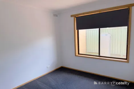 Property photo of 1/106 Cuthberts Road Alfredton VIC 3350