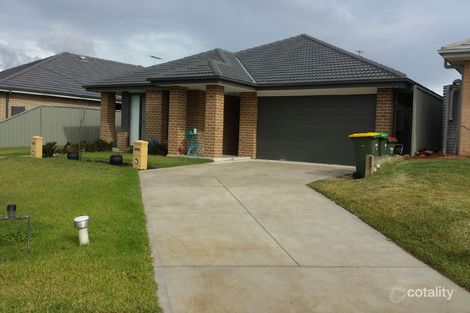 Property photo of 43 Jubilee Circuit Rosemeadow NSW 2560
