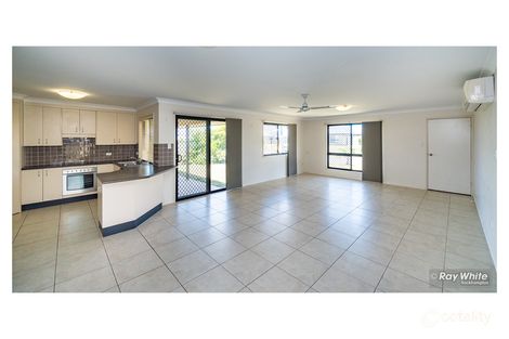 Property photo of 30 Lamb Avenue Gracemere QLD 4702