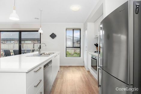 Property photo of 3 Aspect Parade Alfredton VIC 3350