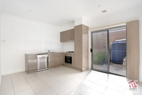 1/32 La Coruna Gdns, Point Cook, VIC 3030