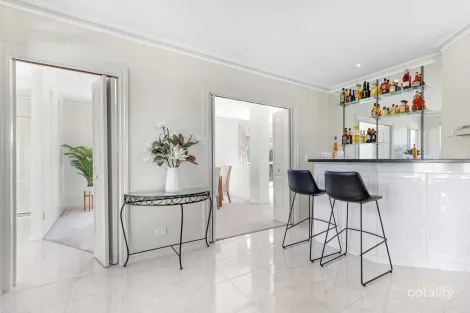 Property photo of 11 Boronia Drive Hillside VIC 3037