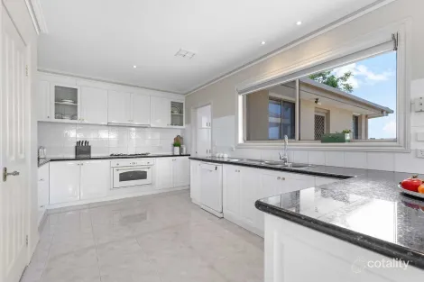 Property photo of 11 Boronia Drive Hillside VIC 3037