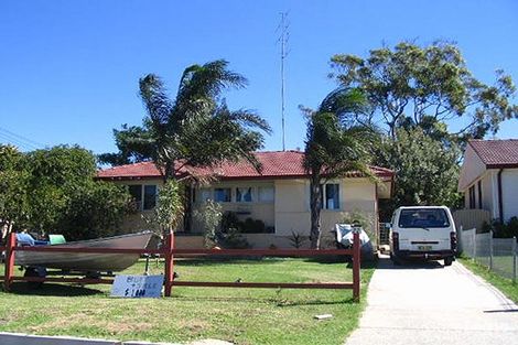 Property photo of 22 Hogarth Avenue Mount Warrigal NSW 2528