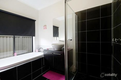 Property photo of 10 Albatross Drive Pakenham VIC 3810