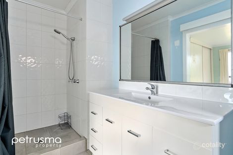Property photo of 43 Karoola Road Lindisfarne TAS 7015